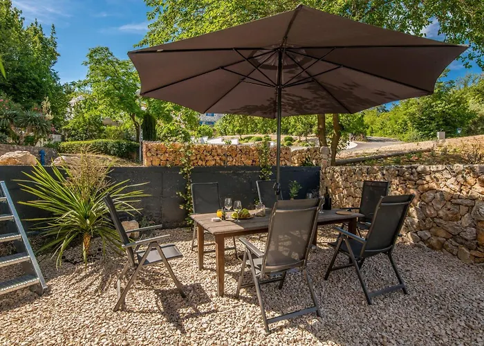 3 Bedroom Gorgeous In Klimno