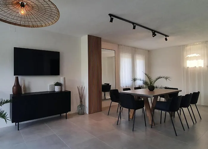 Prázdninový dům 3 Bedroom Gorgeous In Klimno